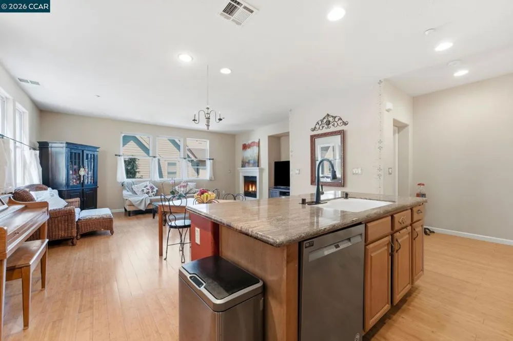 2147 Tsushima St Hercules, CA 94547