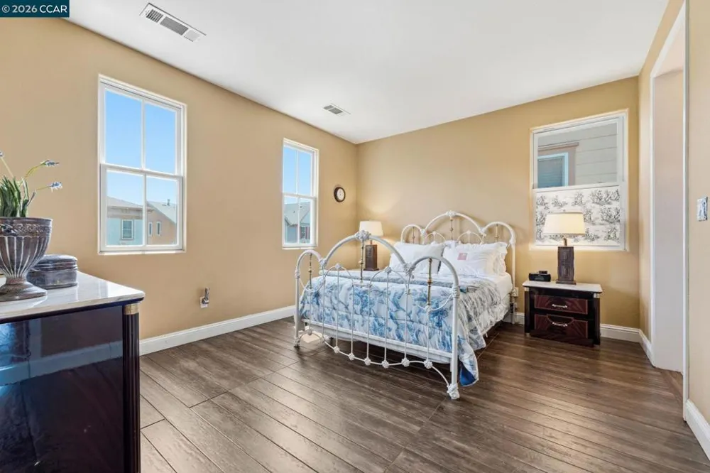 2147 Tsushima St Hercules, CA 94547