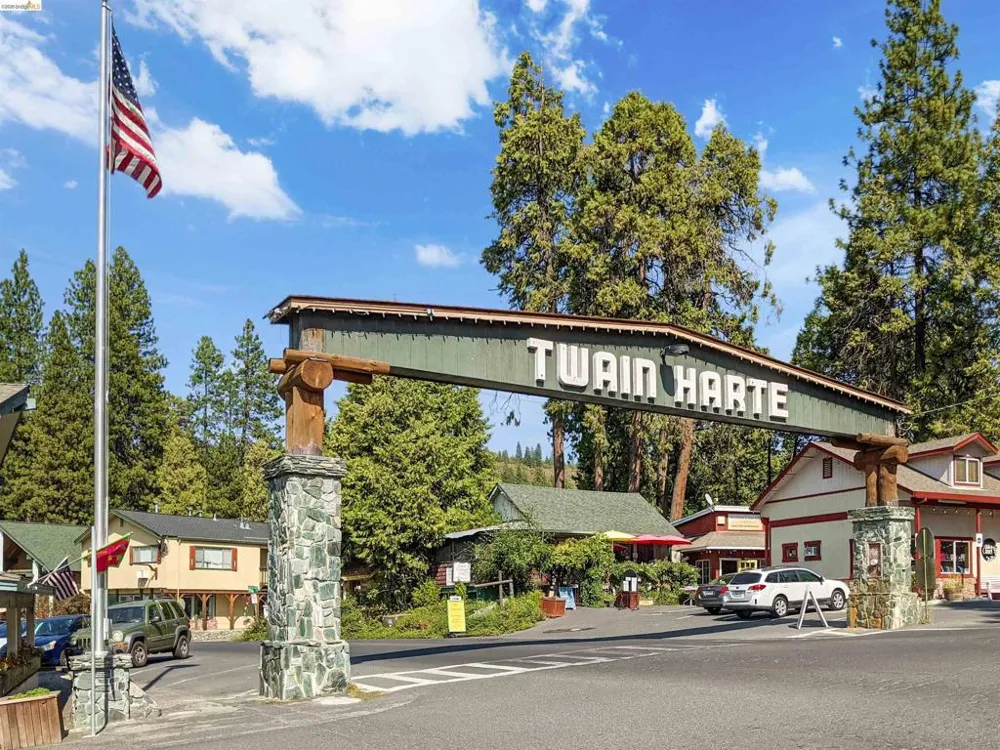 22790 Bret Harte Dr Twain Harte, CA 95383