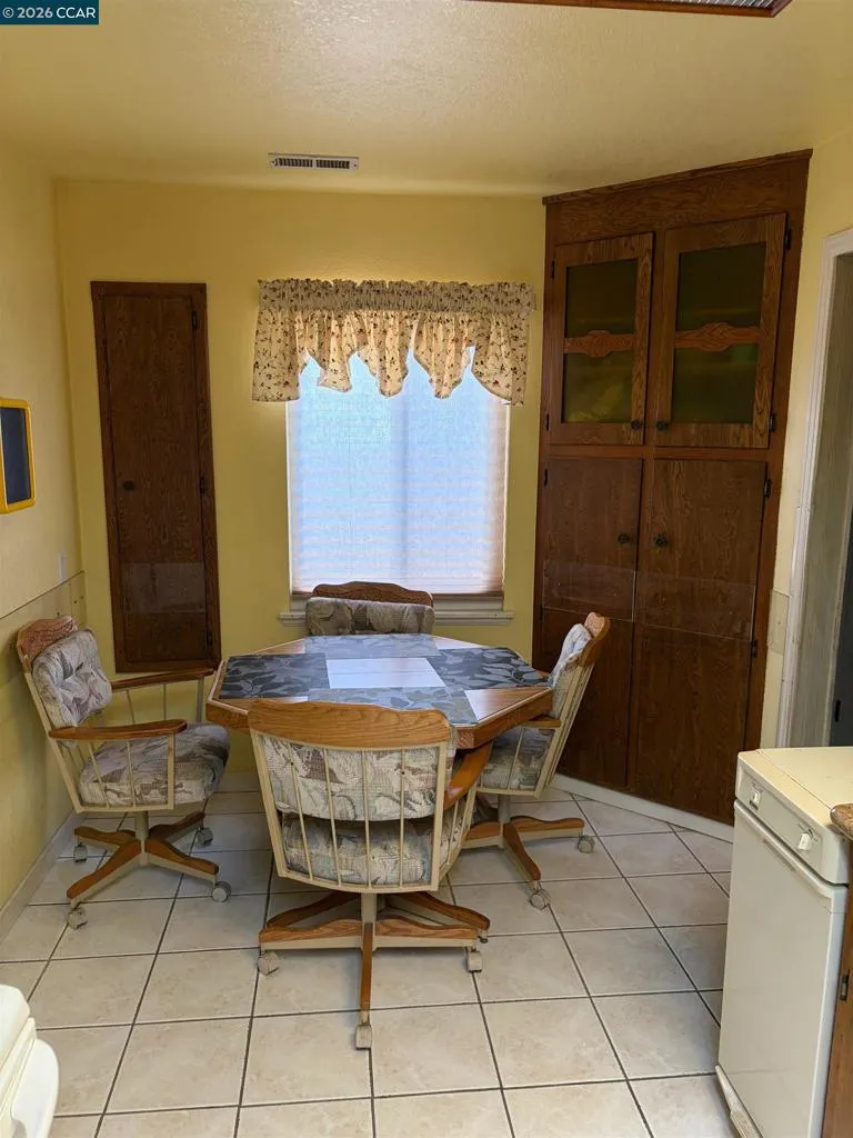 165 Linda Vista Ave Pittsburg, CA 94565