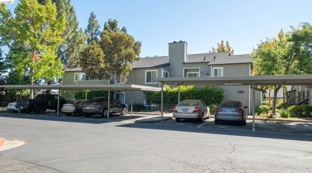 580 Canyon Oaks #D Oakland, CA 94605