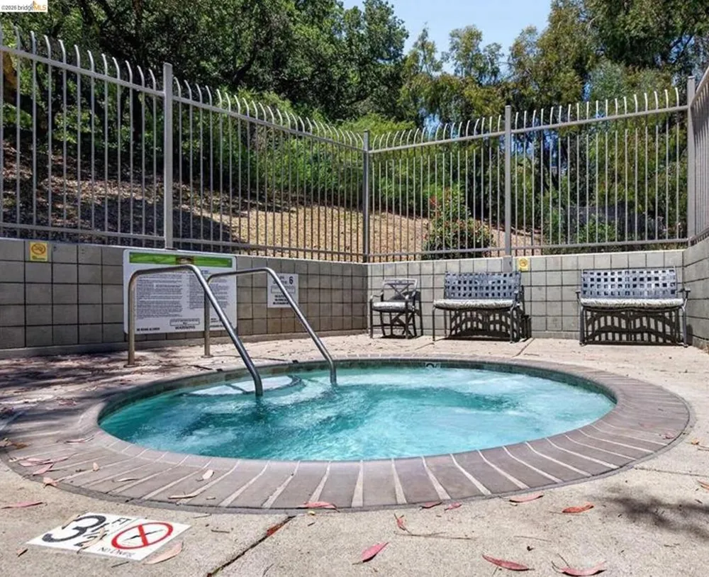 580 Canyon Oaks #D Oakland, CA 94605