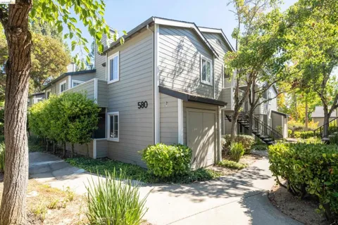 580 Canyon Oaks #D
