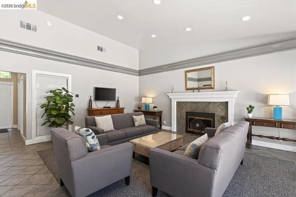 580 Canyon Oaks #D Oakland, CA 94605