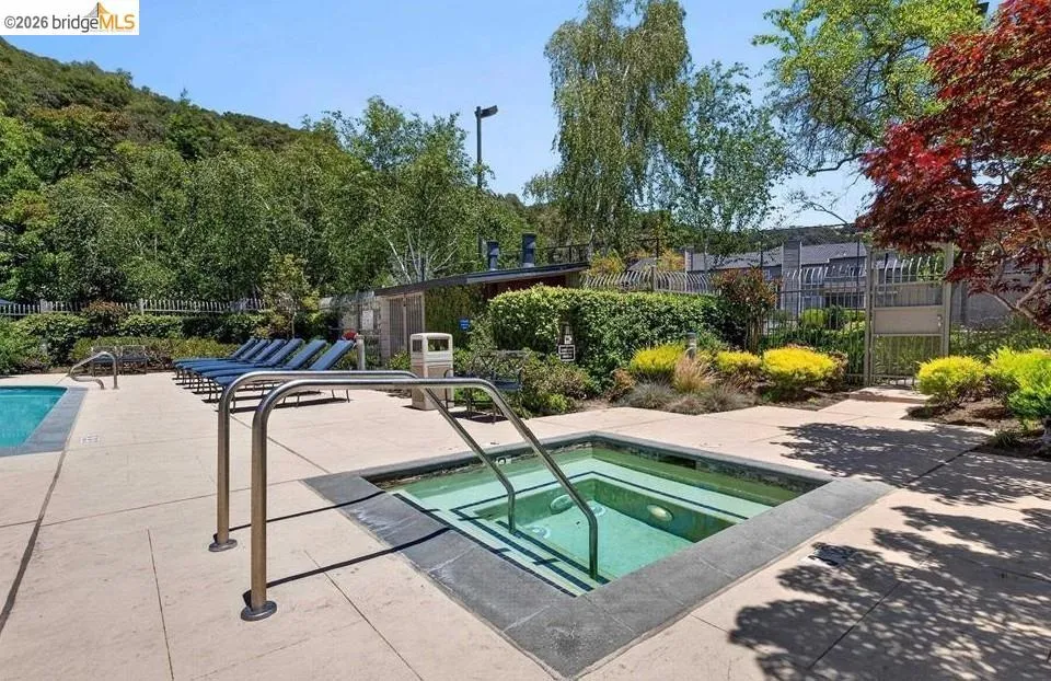 580 Canyon Oaks #D Oakland, CA 94605