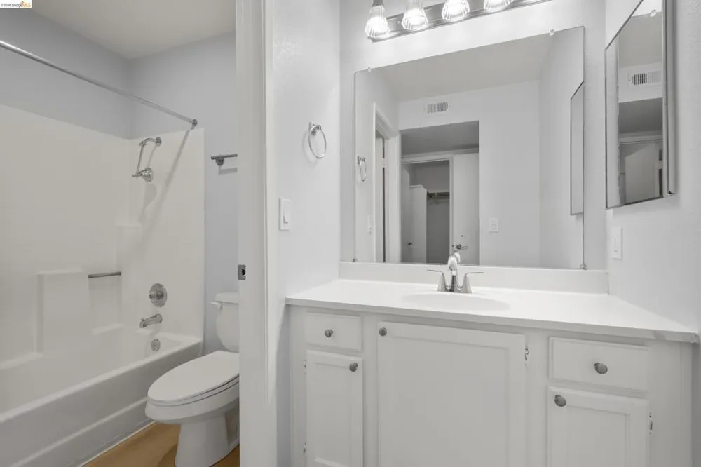 580 Canyon Oaks #D Oakland, CA 94605