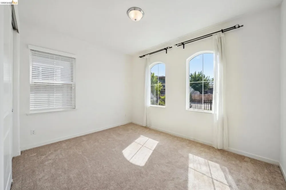 320 Heritage Ln Dixon, CA 95620