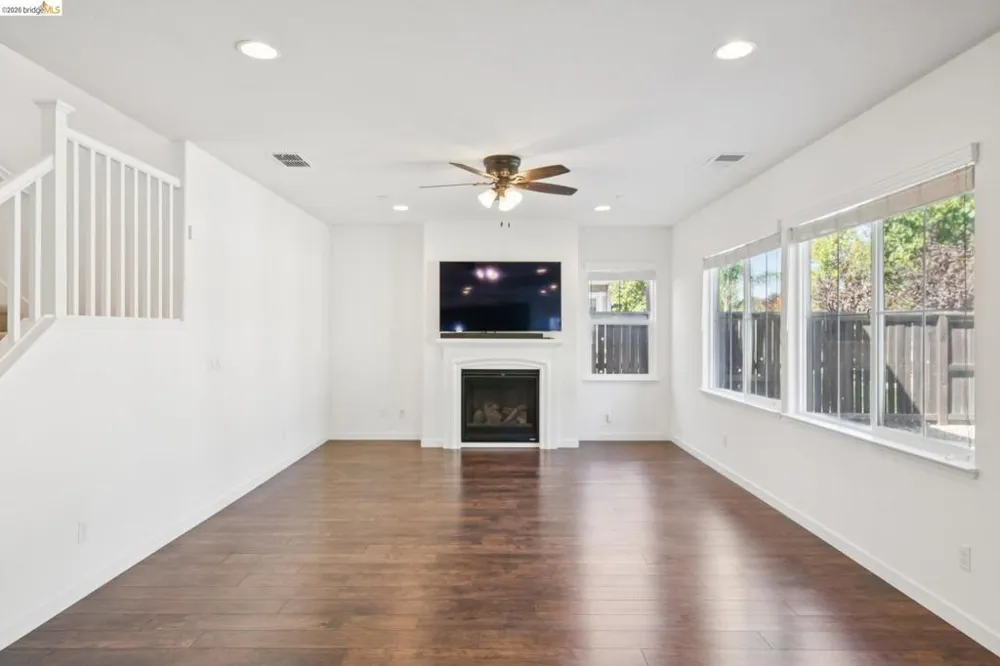 320 Heritage Ln Dixon, CA 95620