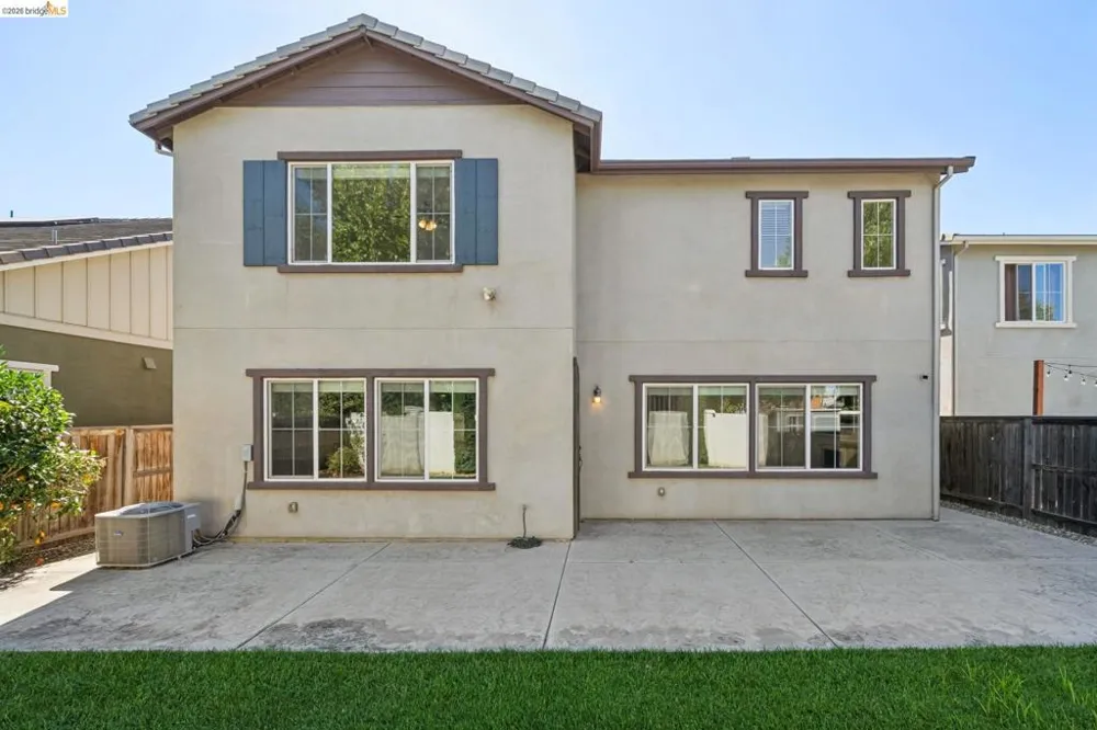 320 Heritage Ln Dixon, CA 95620