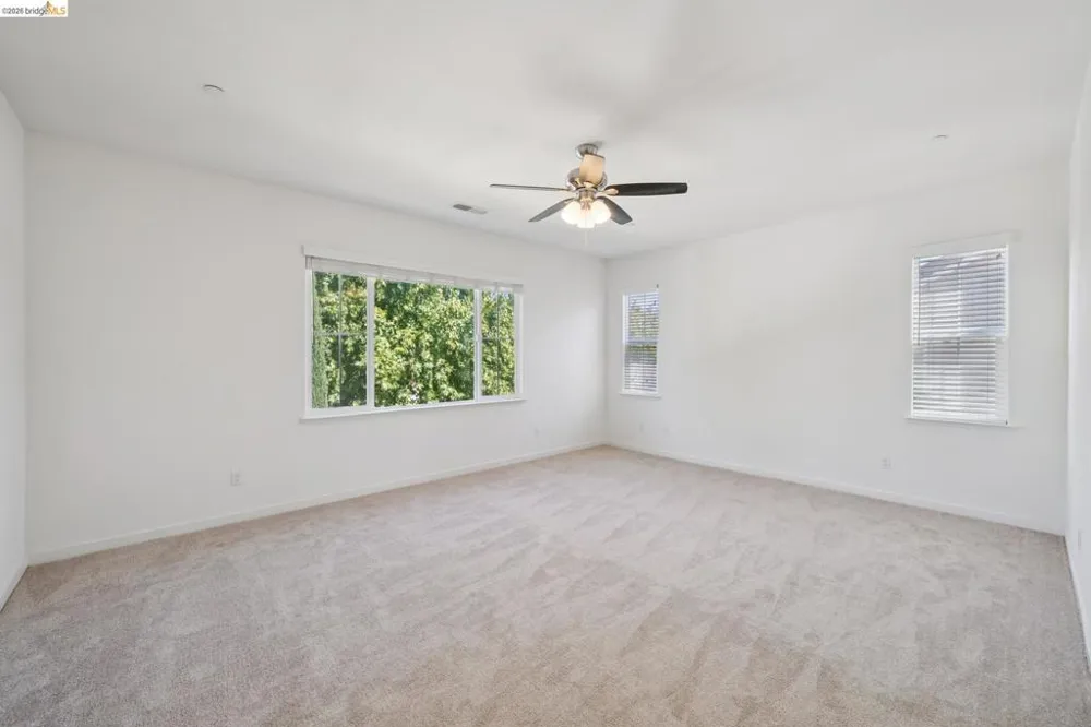 320 Heritage Ln Dixon, CA 95620
