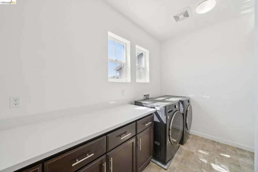320 Heritage Ln Dixon, CA 95620