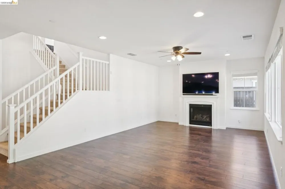 320 Heritage Ln Dixon, CA 95620