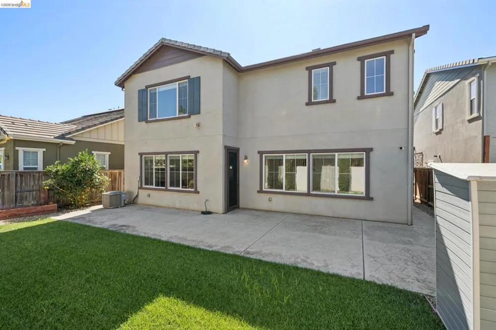 320 Heritage Ln Dixon, CA 95620
