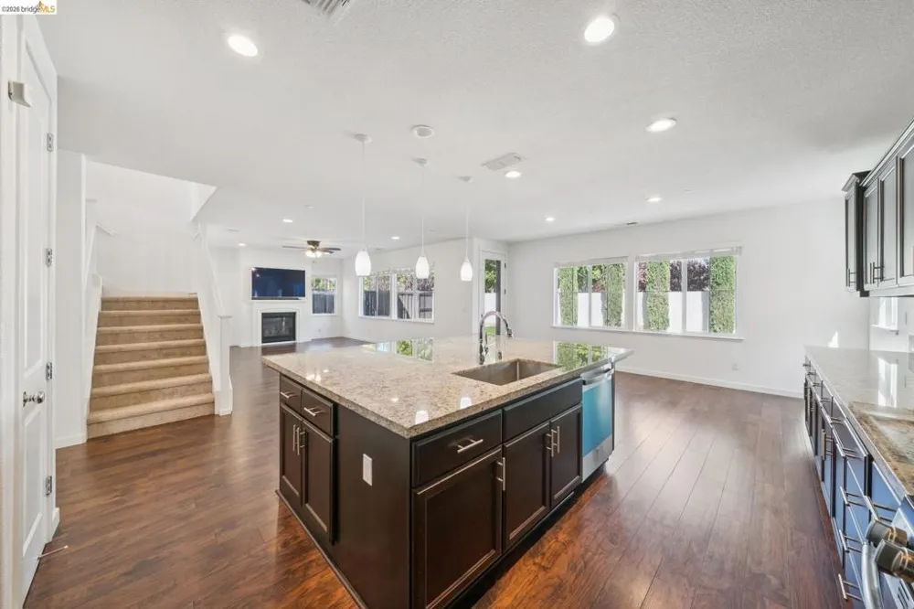 320 Heritage Ln Dixon, CA 95620