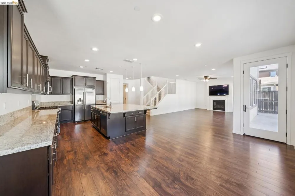 320 Heritage Ln Dixon, CA 95620