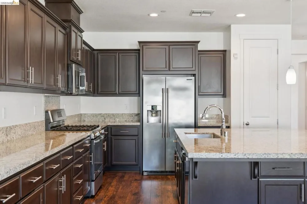 320 Heritage Ln Dixon, CA 95620