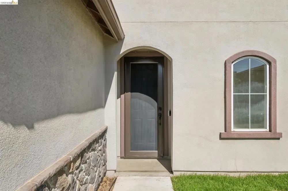 320 Heritage Ln Dixon, CA 95620