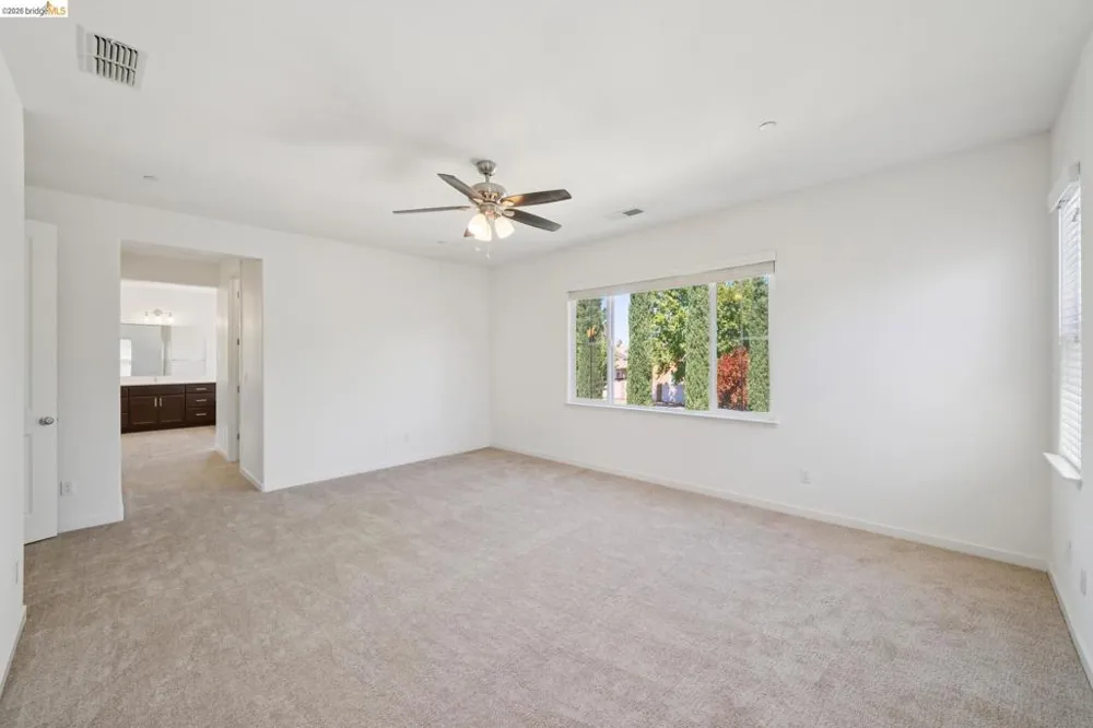 320 Heritage Ln Dixon, CA 95620