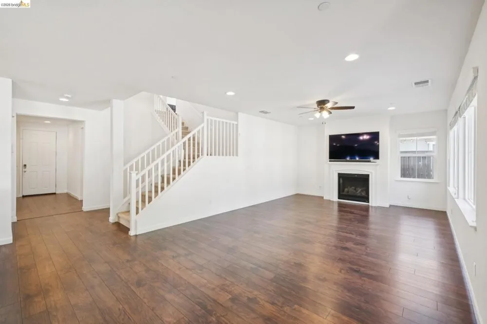 320 Heritage Ln Dixon, CA 95620