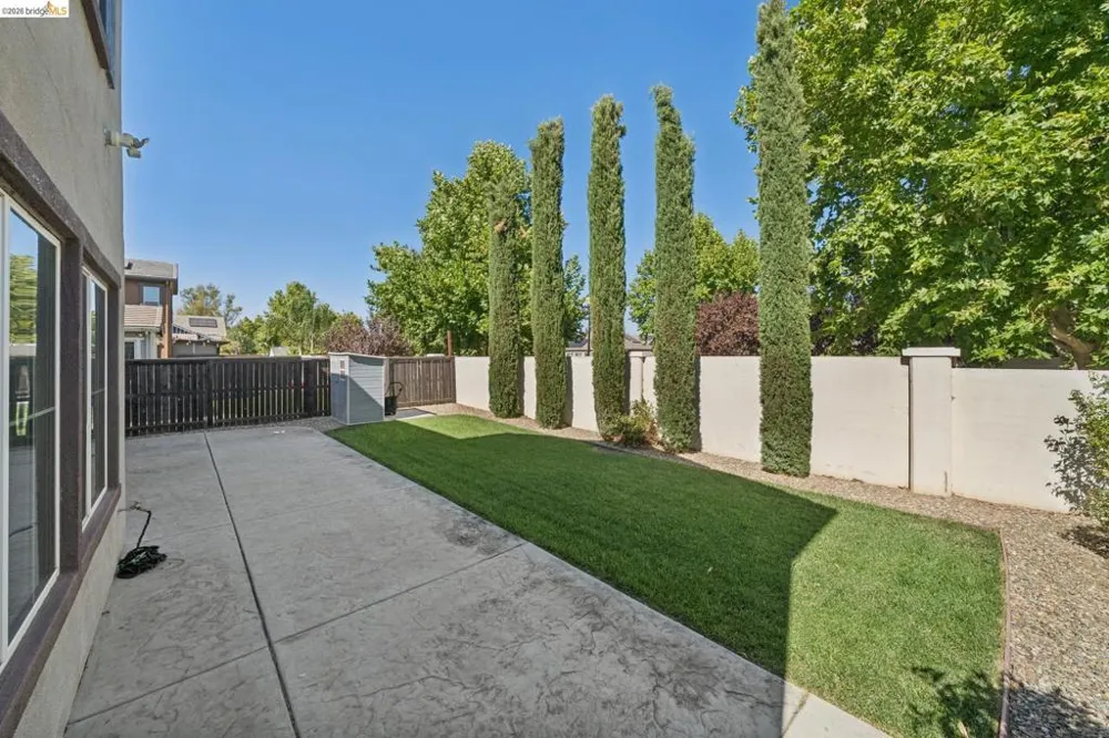 320 Heritage Ln Dixon, CA 95620