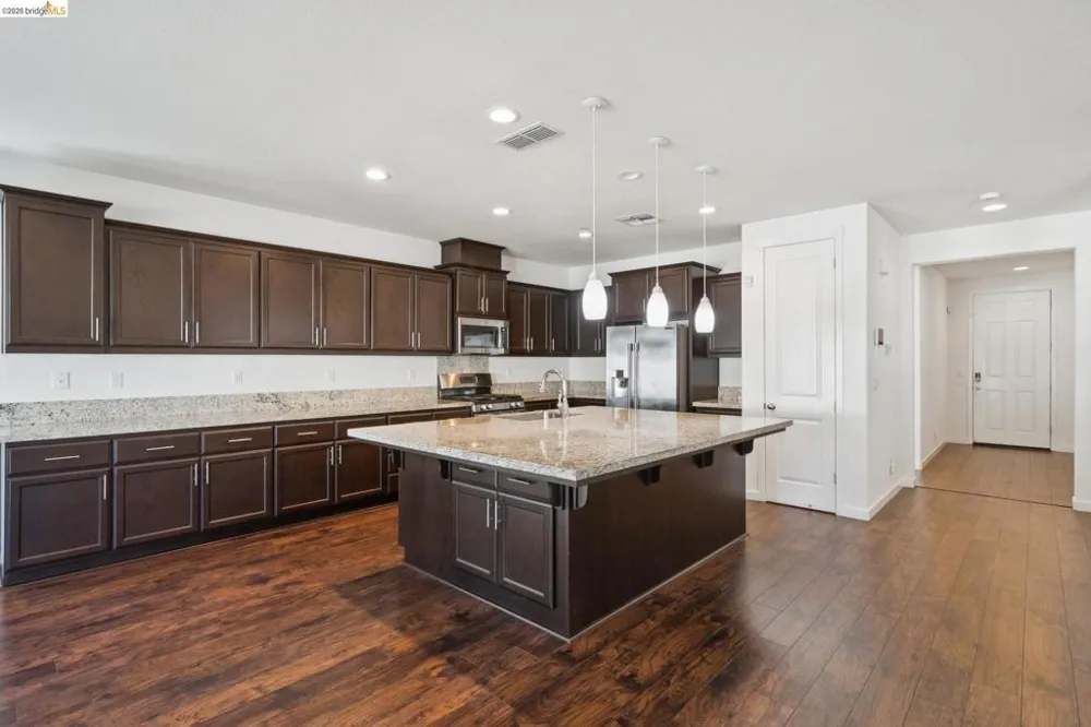 320 Heritage Ln Dixon, CA 95620