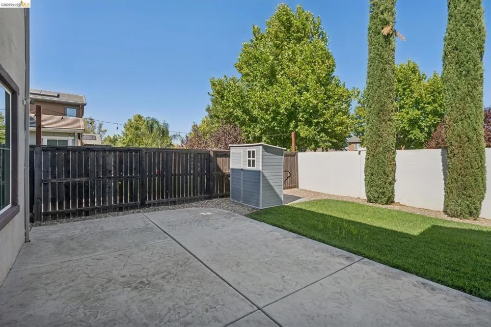 320 Heritage Ln Dixon, CA 95620