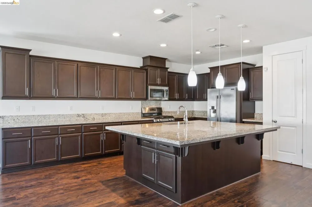 320 Heritage Ln Dixon, CA 95620