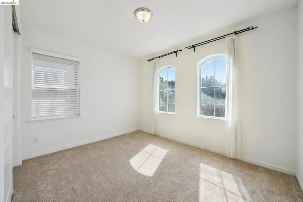 320 Heritage Ln Dixon, CA 95620