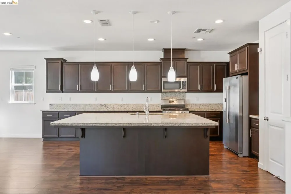 320 Heritage Ln Dixon, CA 95620