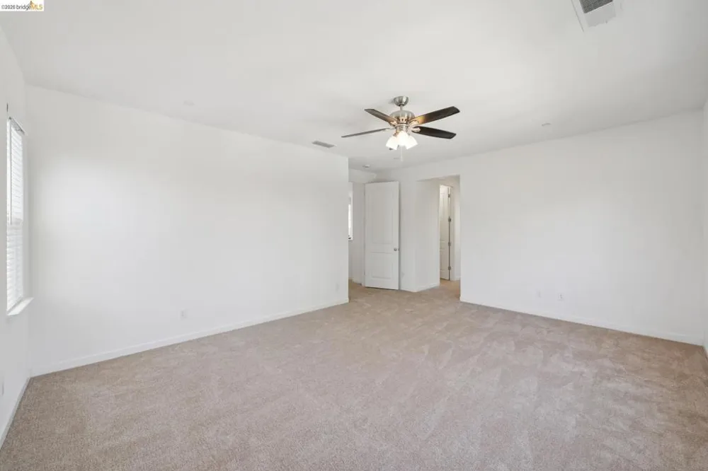 320 Heritage Ln Dixon, CA 95620