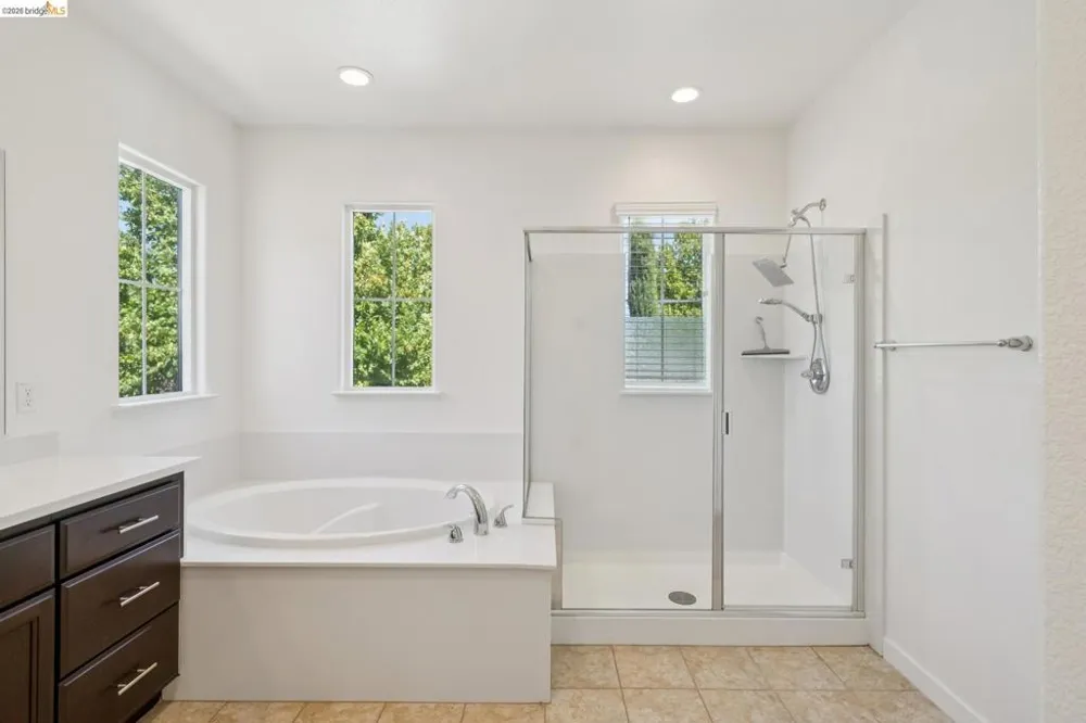 320 Heritage Ln Dixon, CA 95620