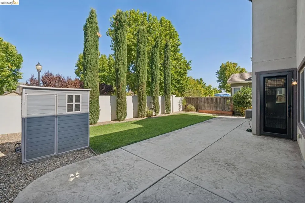 320 Heritage Ln Dixon, CA 95620
