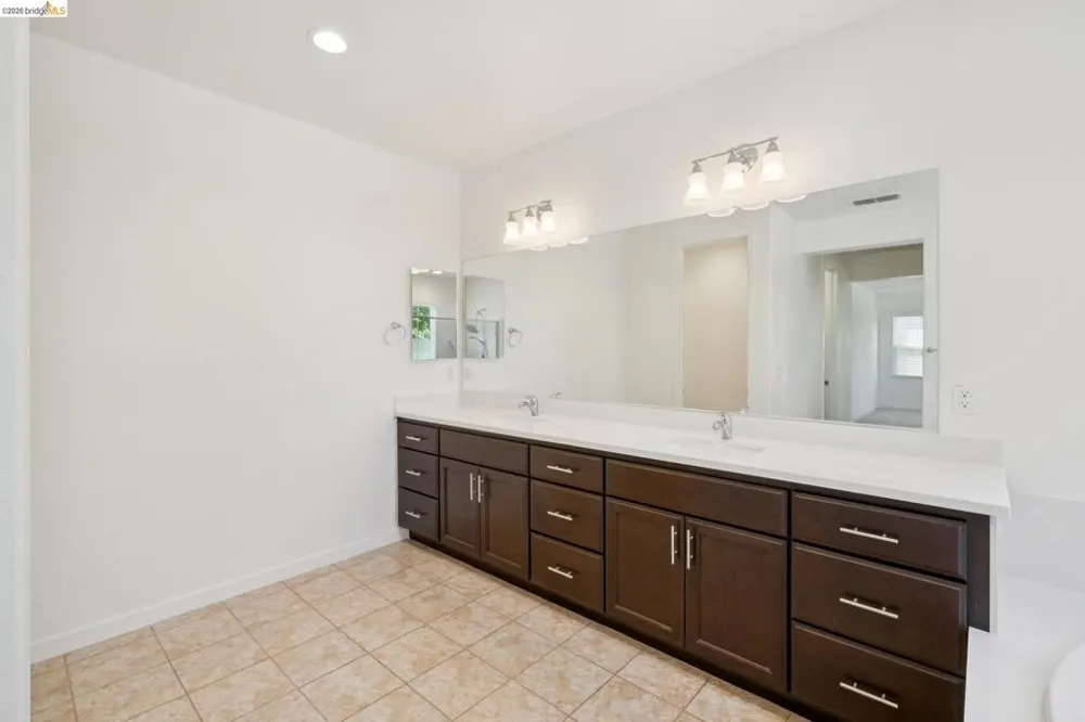 320 Heritage Ln Dixon, CA 95620
