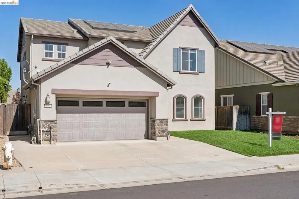 320 Heritage Ln Dixon, CA 95620