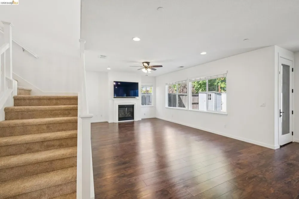 320 Heritage Ln Dixon, CA 95620