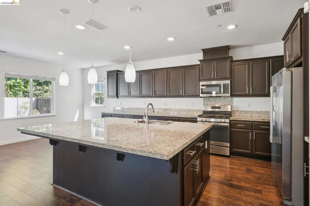320 Heritage Ln Dixon, CA 95620