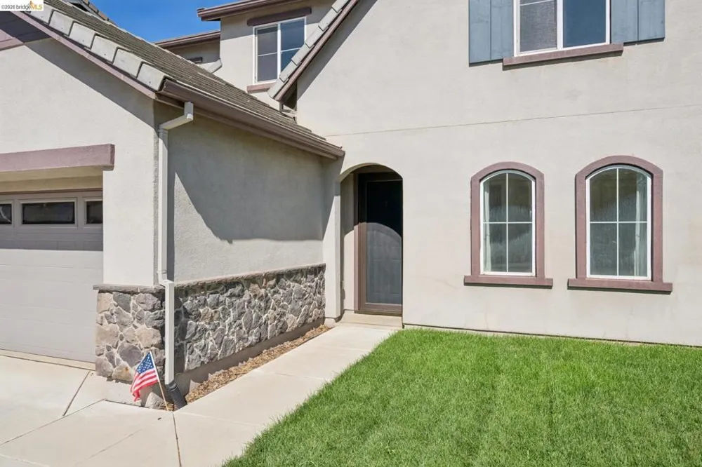 320 Heritage Ln Dixon, CA 95620