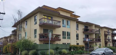 555 Jean St #528