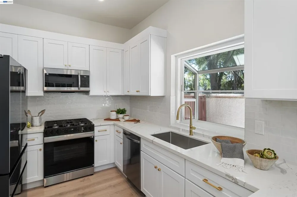 5740 Belleza Dr Pleasanton, CA 94588
