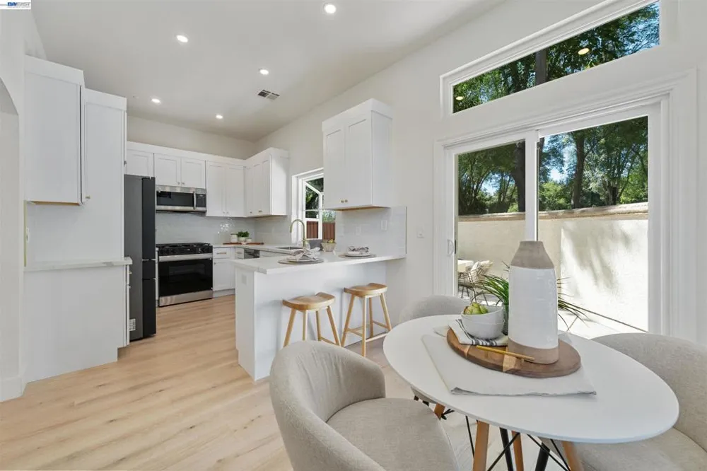 5740 Belleza Dr Pleasanton, CA 94588