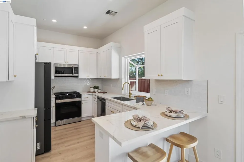5740 Belleza Dr Pleasanton, CA 94588