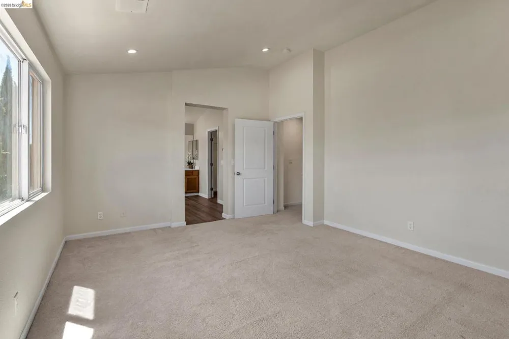 544 Pine Creek Cir Fairfield, CA 94534