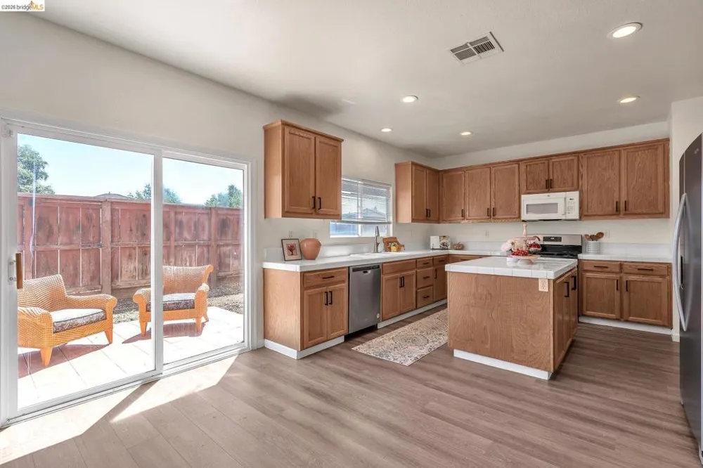544 Pine Creek Cir Fairfield, CA 94534