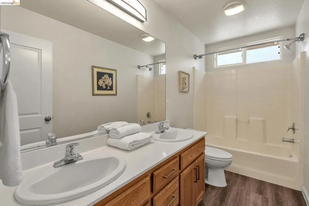 544 Pine Creek Cir Fairfield, CA 94534