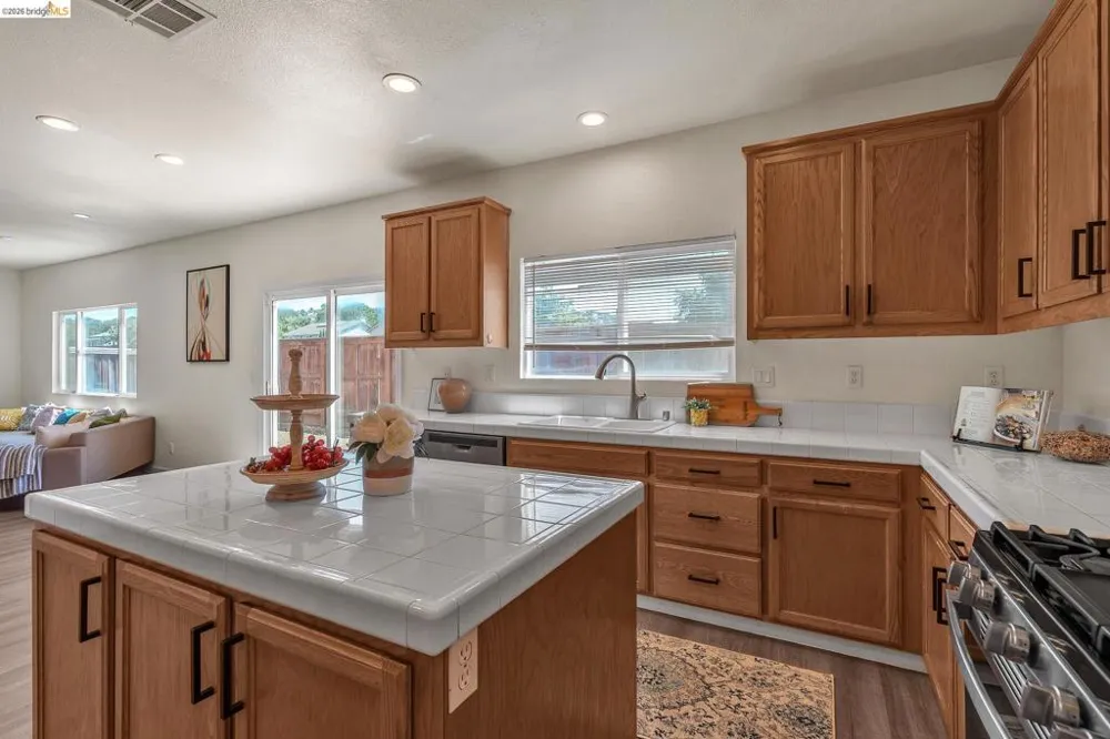 544 Pine Creek Cir Fairfield, CA 94534