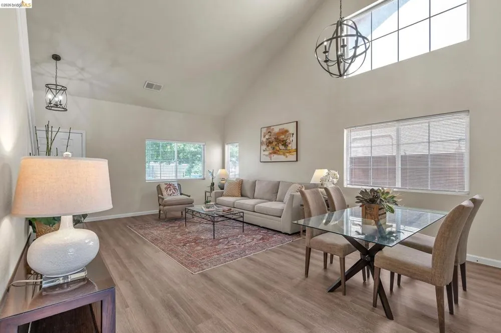 544 Pine Creek Cir Fairfield, CA 94534