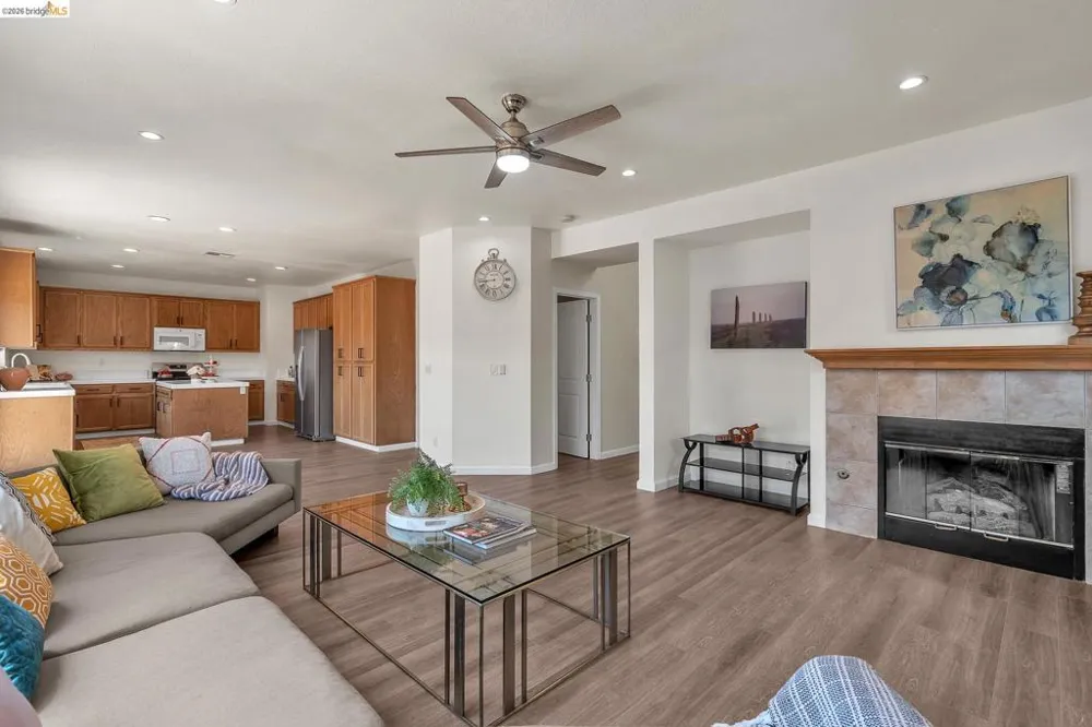 544 Pine Creek Cir Fairfield, CA 94534