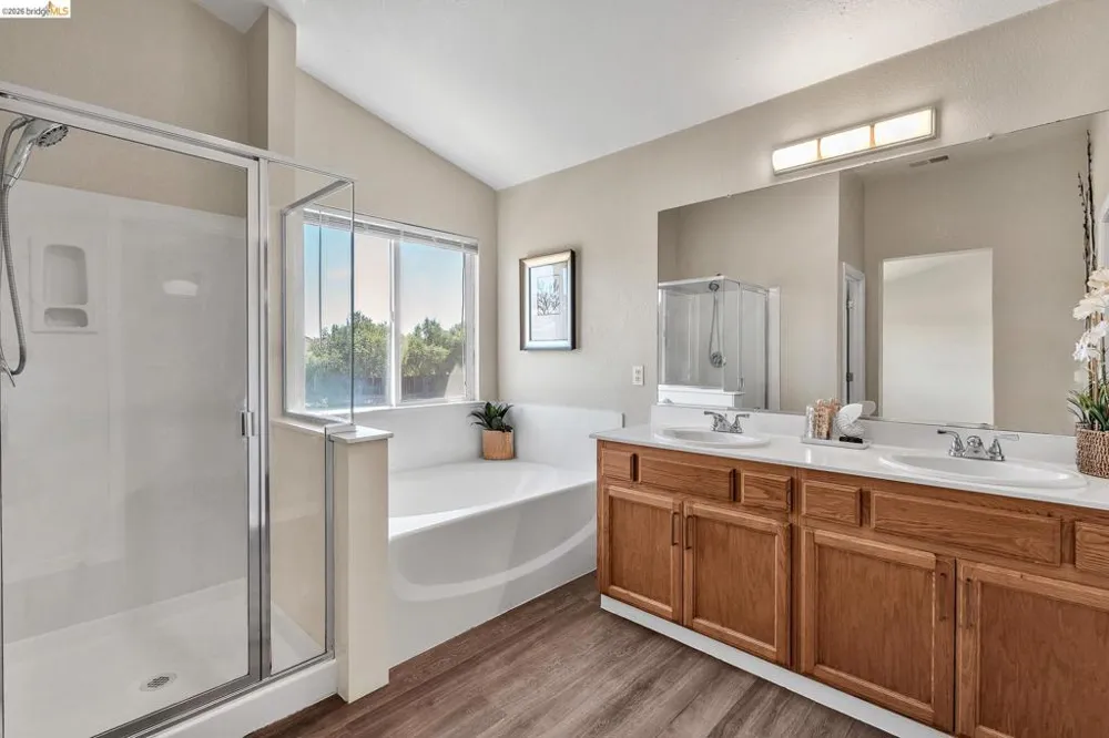 544 Pine Creek Cir Fairfield, CA 94534