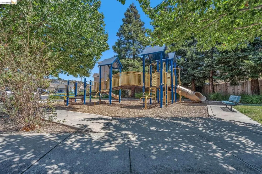 544 Pine Creek Cir Fairfield, CA 94534