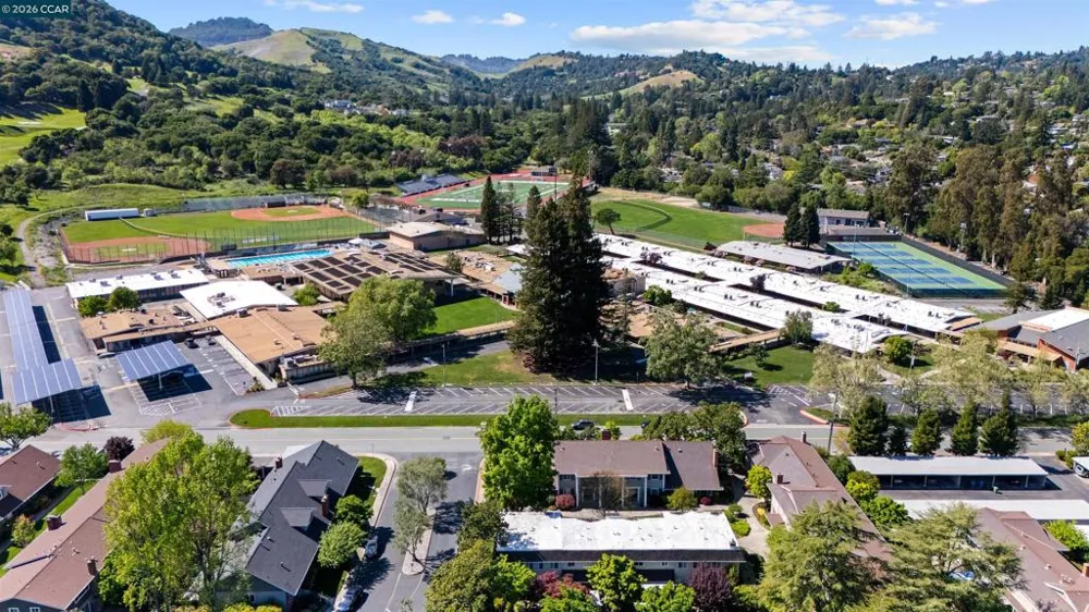 36 Miramonte Dr Moraga, CA 94556